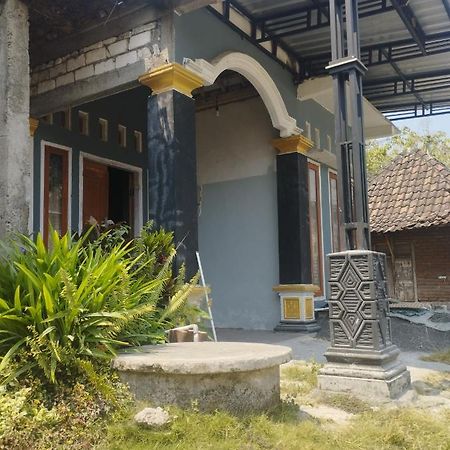 Hellsel Homestay Lamongan Eksteriør bilde